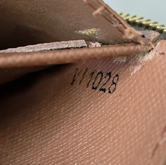 Authentic Louis Vuitton Zippy Monogram Wallet - Picture 8 of 8